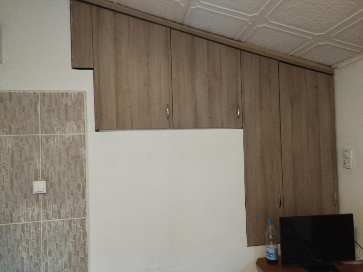 Small Apartment Private Bathroom Strong Wi-Fi 贝尔格莱德 外观 照片