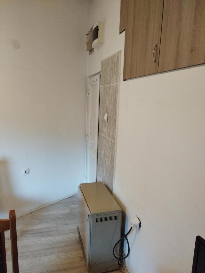 Small Apartment Private Bathroom Strong Wi-Fi 贝尔格莱德 外观 照片
